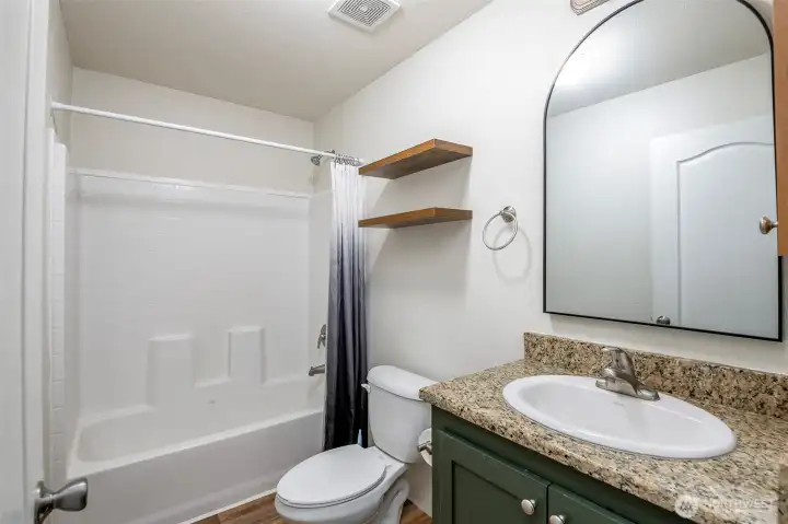 Full Bathroom Full Bathroom
