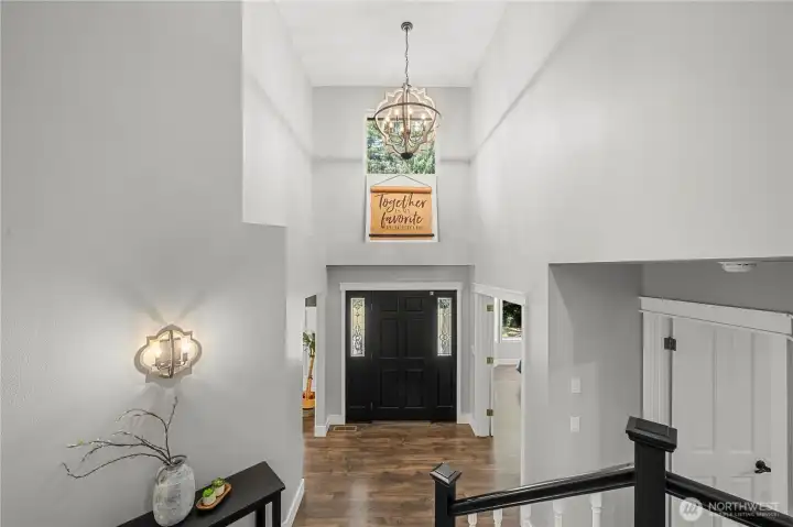 Open foyer area w/new light fixture and wall sconces Open foyer area w/new light fixture and wall sconces