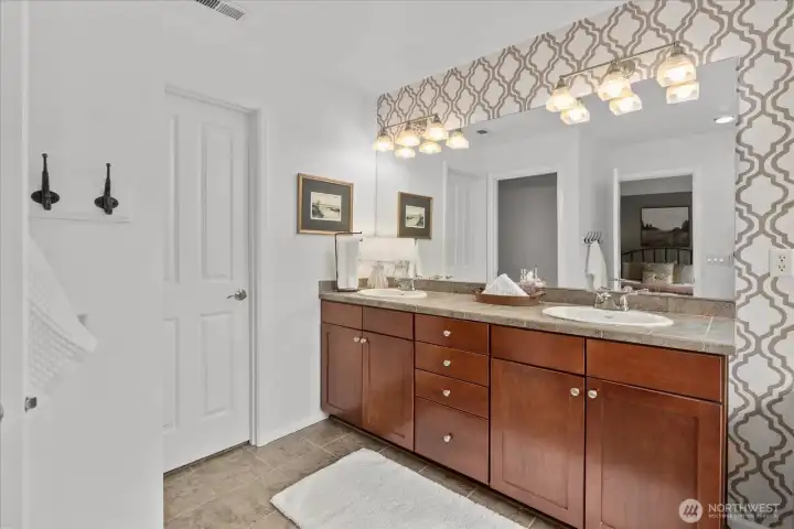 Luxurious 5 pc Primary Bath