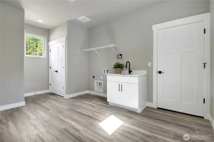 Huge laundry and utlity room is perfect for storage and fast access to the guest bathroom. Huge laundry and utlity room is perfect for storage and fast access to the guest bathroom.