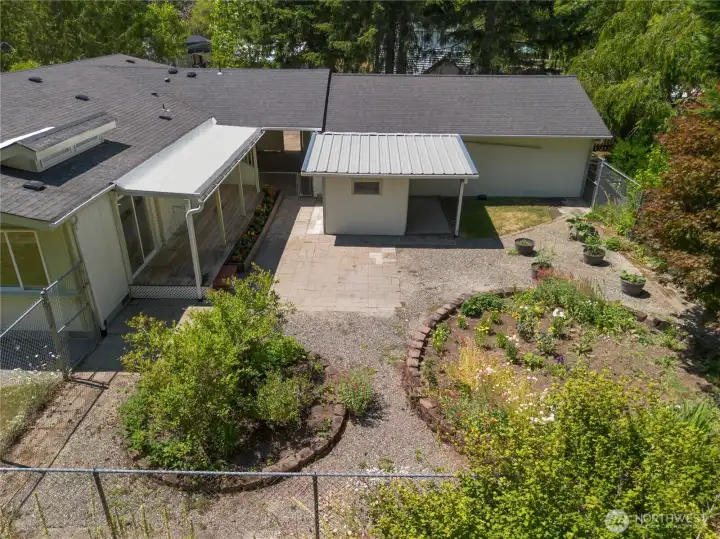 Patio with garden space and chicken coop - clean and ready for your flock!