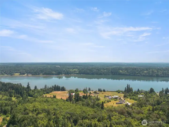 Aerial view of proximity to Oakland Bay.