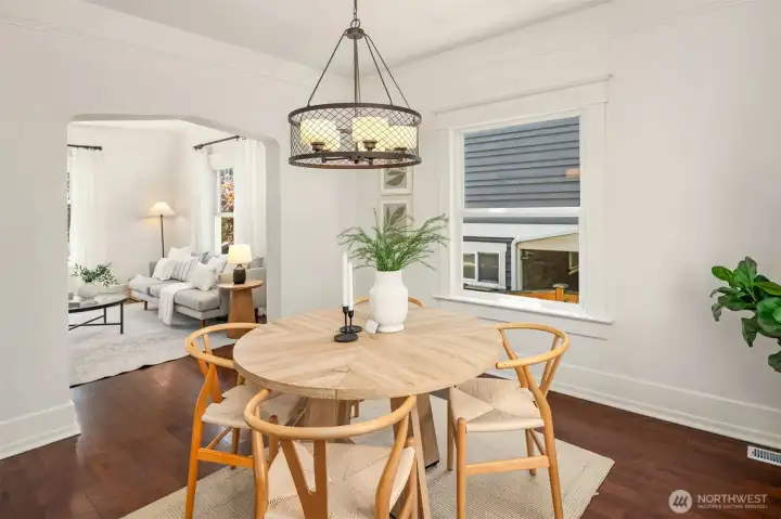 Spacious dining room for hosting loved ones. Spacious dining room for hosting loved ones.