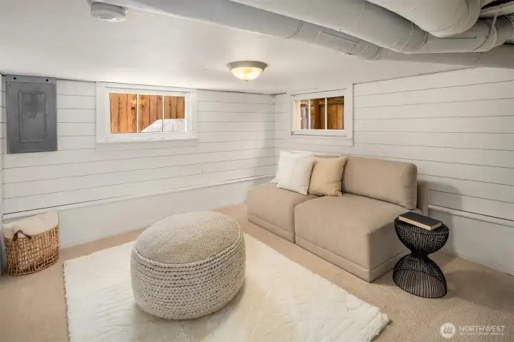 Lower-level bonus room. Lower-level bonus room.