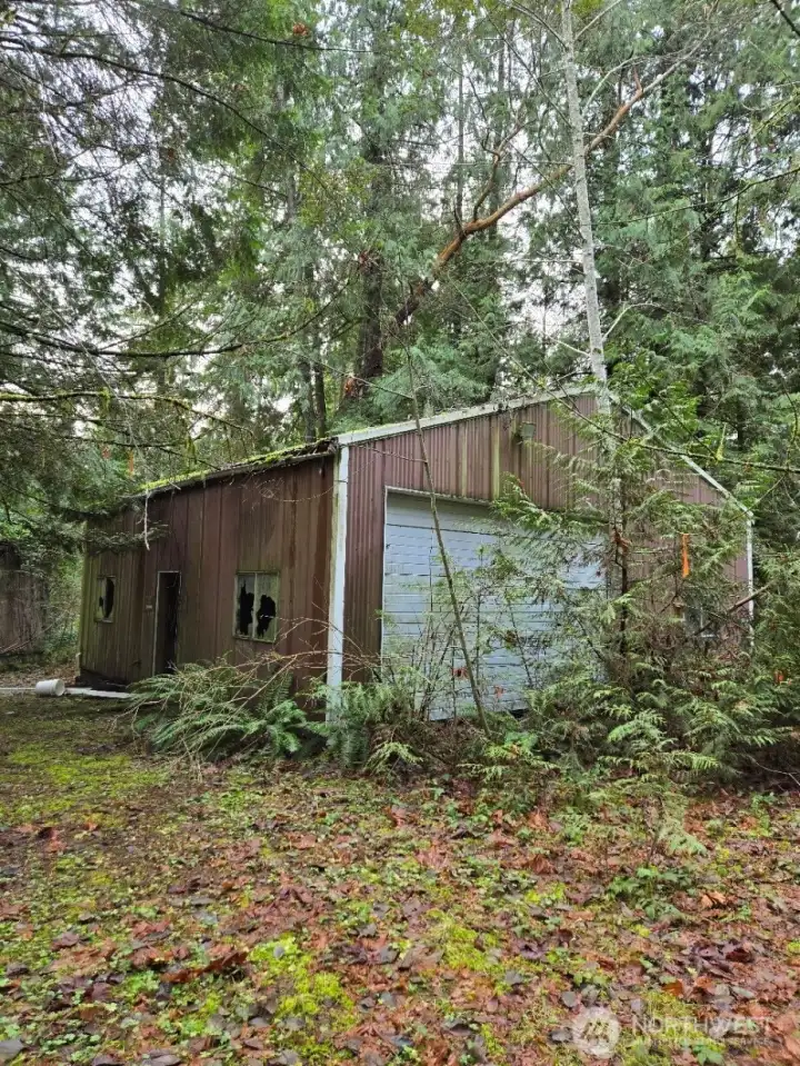 garage/shop garage/shop