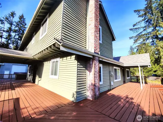Wrap-around Deck