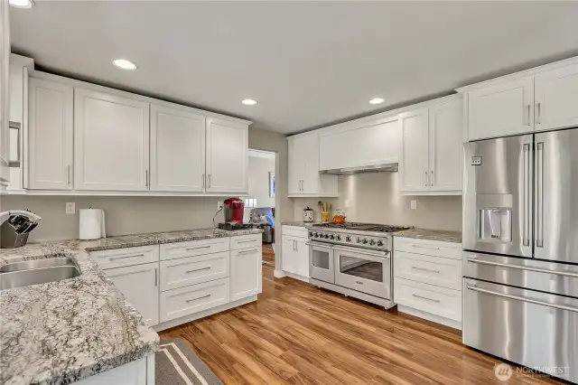 This kitchen is just waiting for you to indulge your culinary creativity.