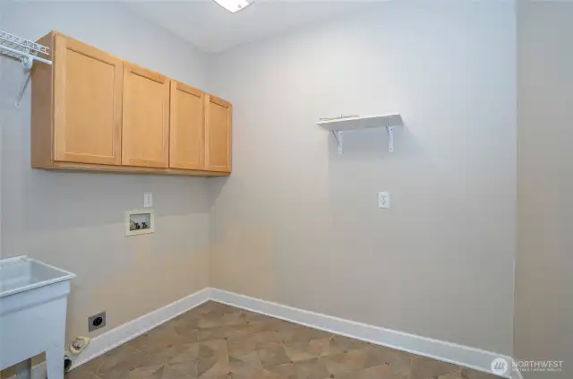 Full Size Walk in Laundry Room