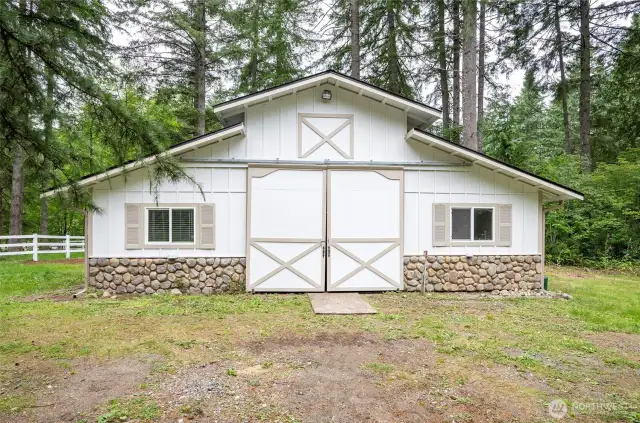 Large Barn with Horse Stalls and Bonus Space