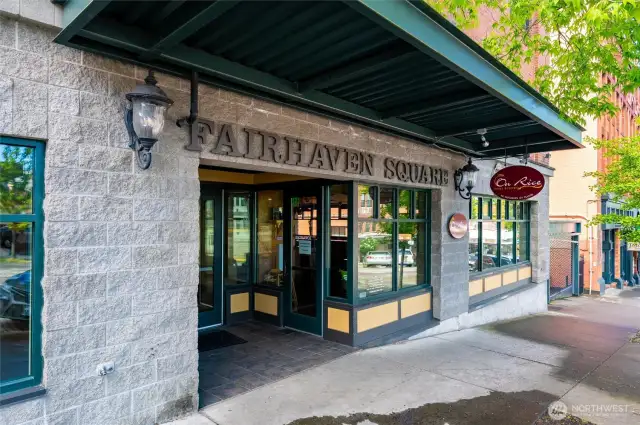 Lobby Entrance from Harris Ave