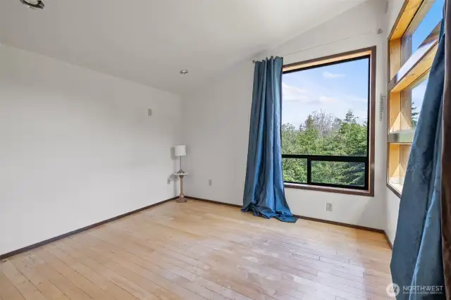 Approx 12'x12' bedroom space above shop