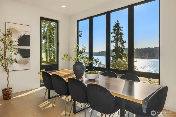 Gather and connect – A dining space designed for conversation and sweeping lake vistas.