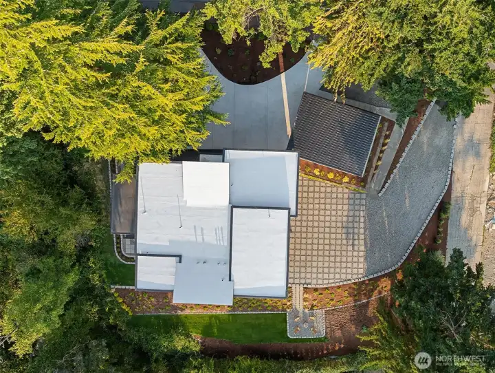 Welcome home with a view – Contemporary design meets serene Lake Washington vistas, blending architecture and setting beautifully.