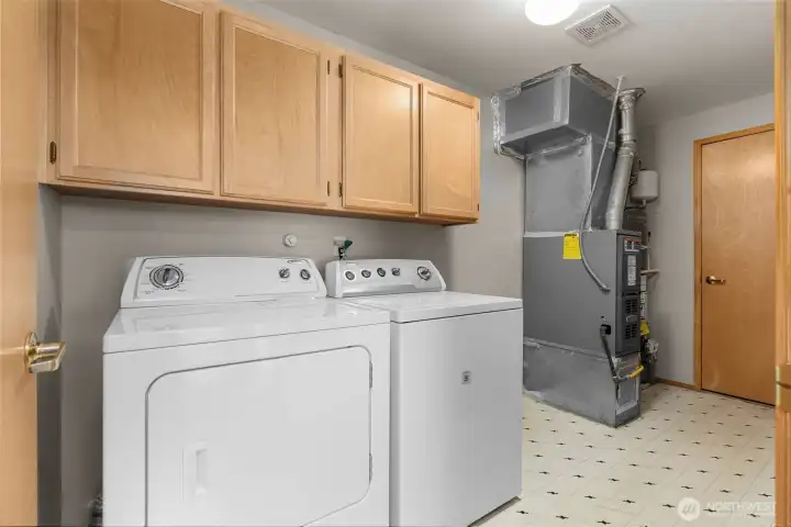 Washer/Dryer remain with home