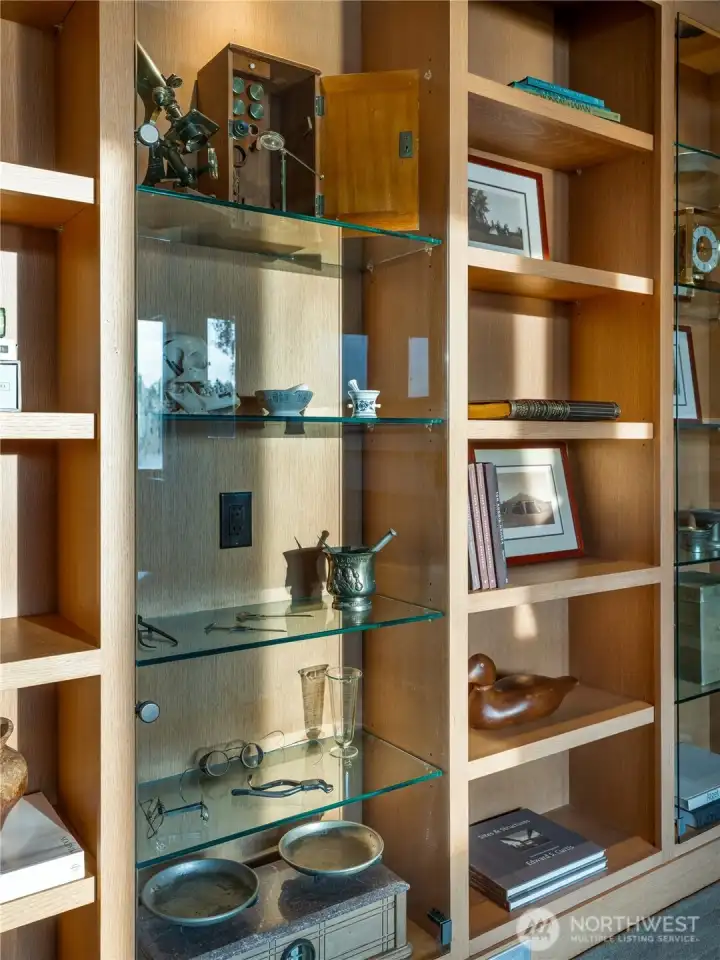 A refined space in the study to showcase art, books or collectibles.