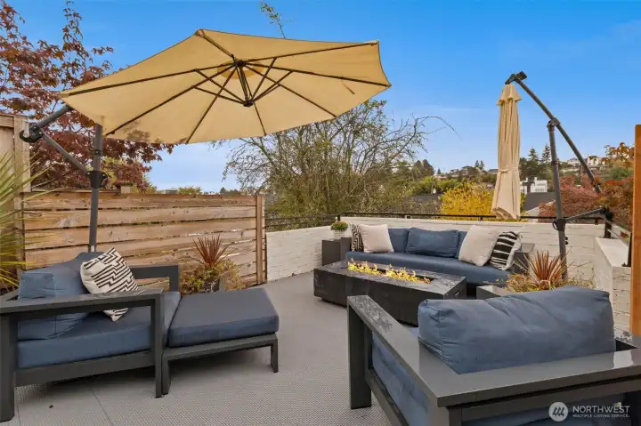 Fabulous entertainment -sized patio
