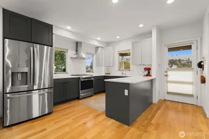 Beautiful kitchen with all the modern amenities
