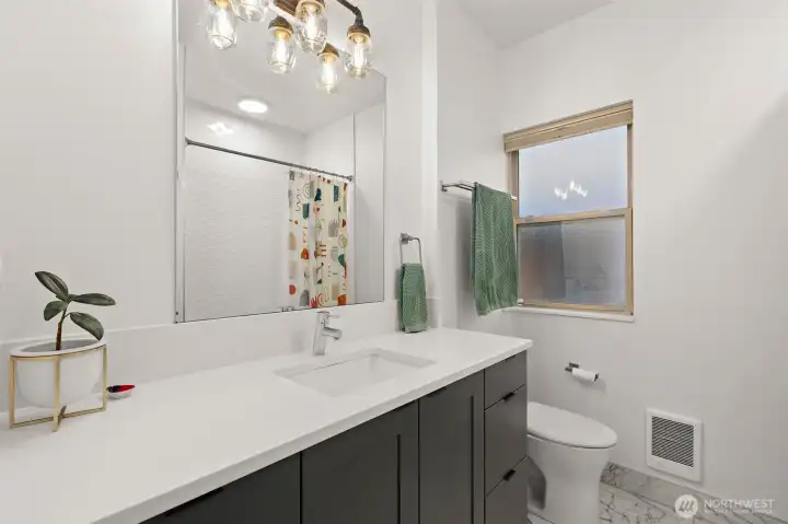 Main floor full bathroom