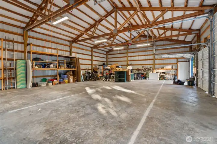 Large shop, concrete floors w/power
