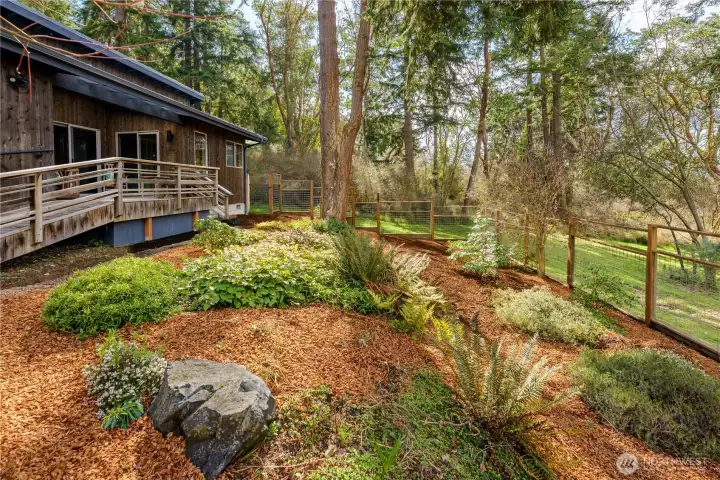 Thoughtfully designed as the heart of the property, the garden creates a peaceful focal point where natural beauty and quiet moments unfold throughout the seasons.