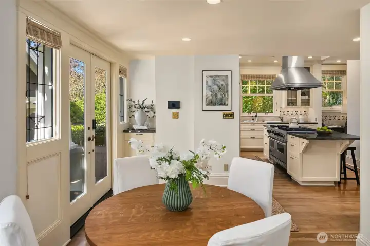 Sunny breakfast area adjacent to the kitchen.
