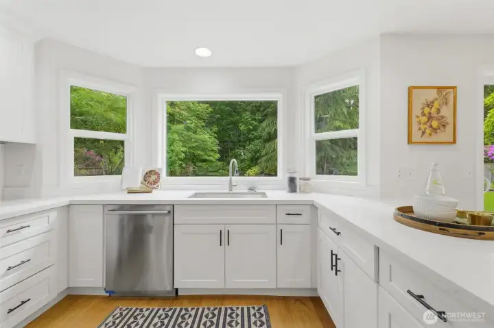 Updated Kitchen with newer applainces Updated Kitchen with newer applainces