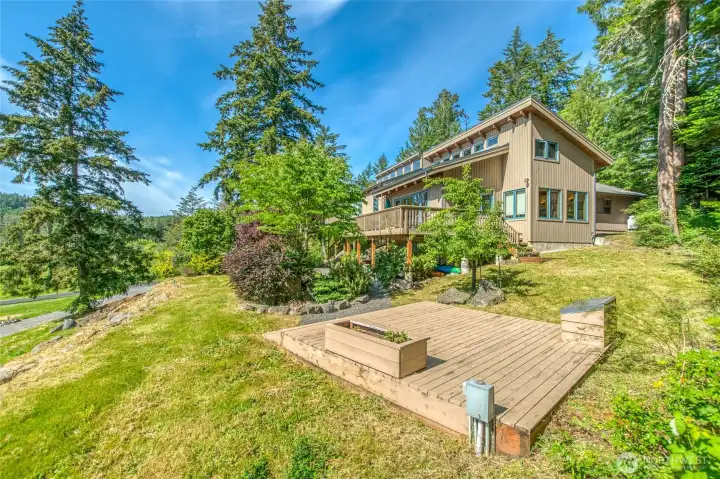 South end of the studio shown here. Also deck area where the sellers enjoyed sunsets and bbq's.