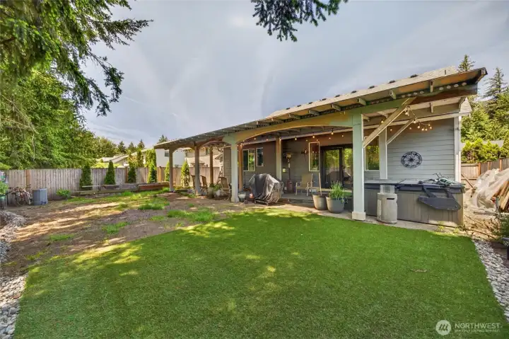 Hot Tub and Fireplace included