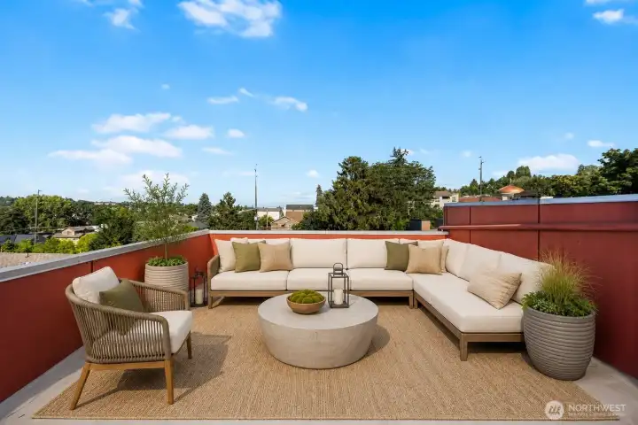 Take in the neighborhood skyline from a rooftop vantage point that feels completely removed from the city buzz.  *Virtually staged*