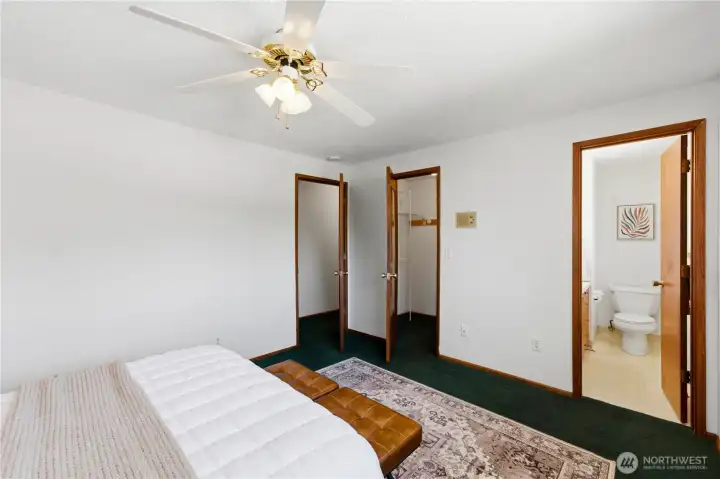 It also features a large walk-in closet and a convenient half bath. It also features a large walk-in closet and a convenient half bath.