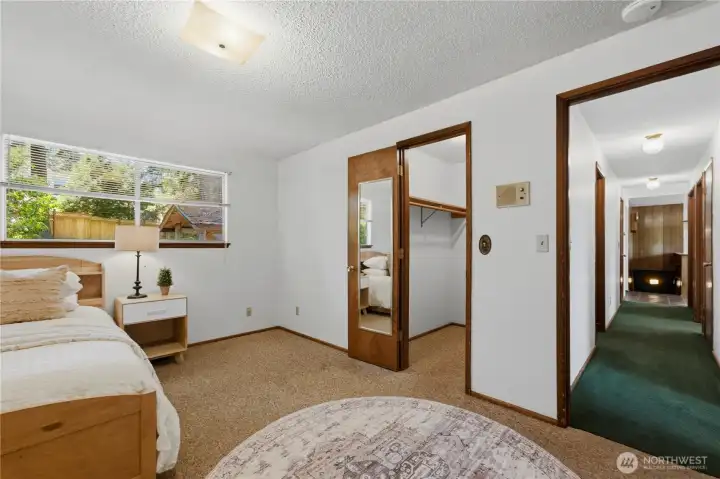 And don't miss the oversize walk-in closet! And don't miss the oversize walk-in closet!