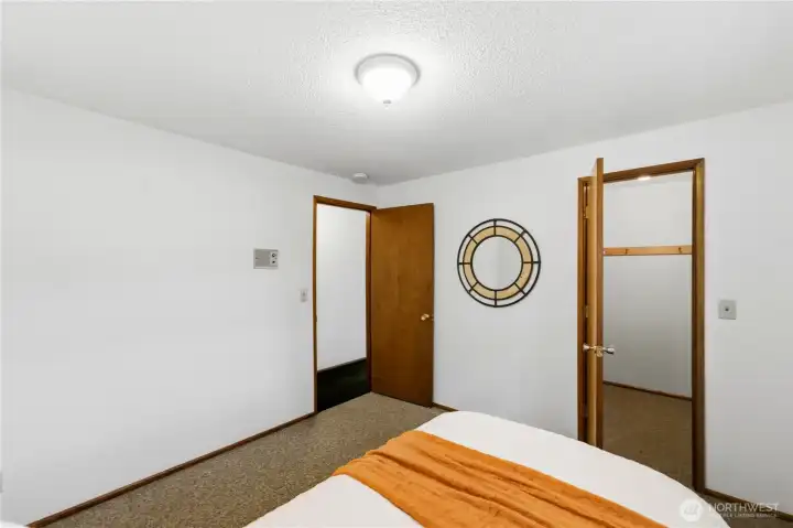 This room also has a huge walk-in closet! This room also has a huge walk-in closet!