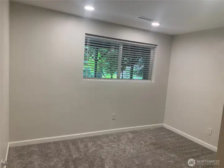 Lower front bedroom