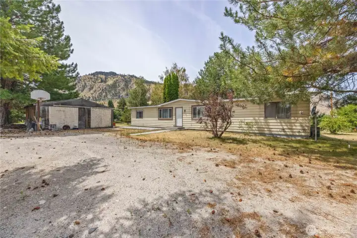 27 Buckingham Alley: 1979 24X64 Marlette Manufactured Home with Detached 720 SQFT Shop/Garage.