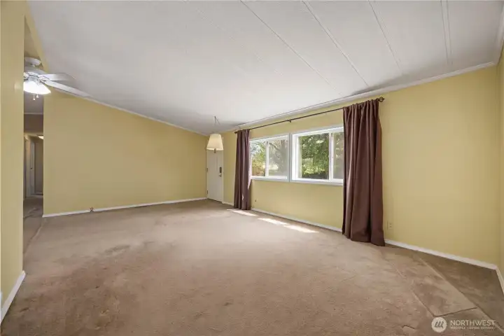 25 Buckingham Alley:Living Room/Entrance