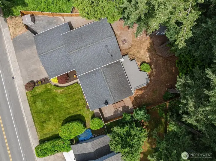 Amenities include a neighborhood pool, park, BBQ area, tennis court, and Tolt Trail access is just minutes away.