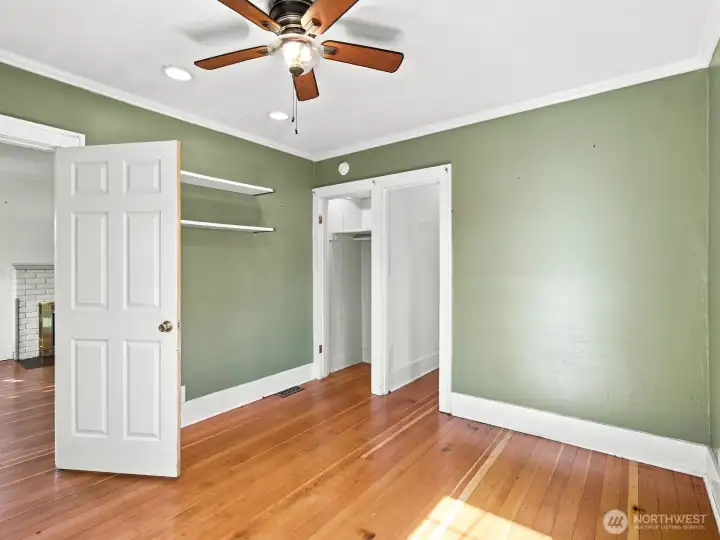 Dual access makes it convenient to enter from the living room or hallway the bathroom is in.