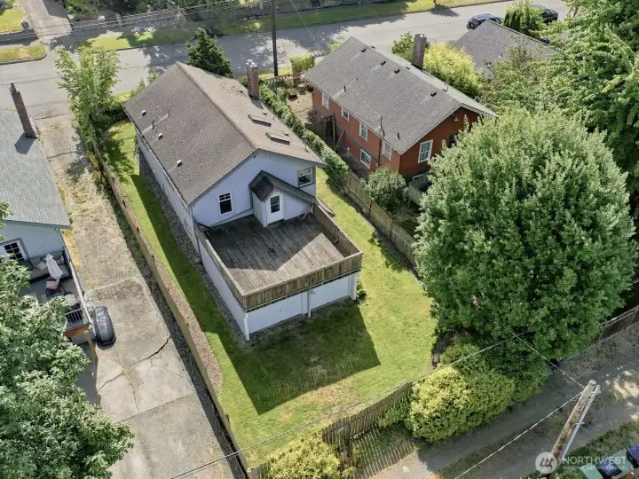 Home is situated on a quiet street with convenient access to the freeway just a 1/2 mile away.