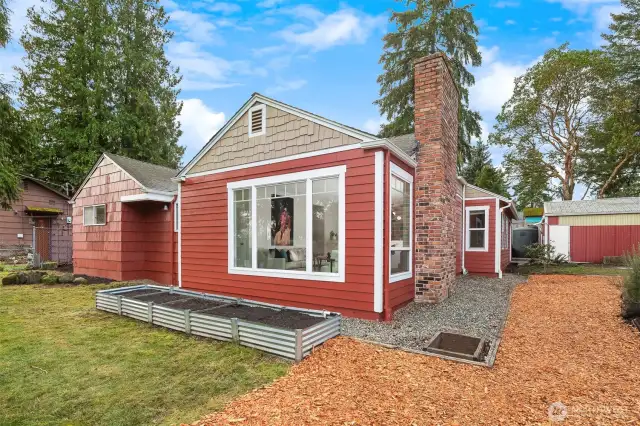 This urban farmhouse is truly a remarkable oasis in the city. A huge corner lot with fruits and veggies planted, irrigation and room to breathe! There are not many properties like this in the city!