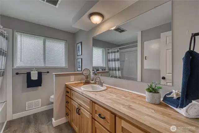 This is the full bath located near all 3 bedrooms.