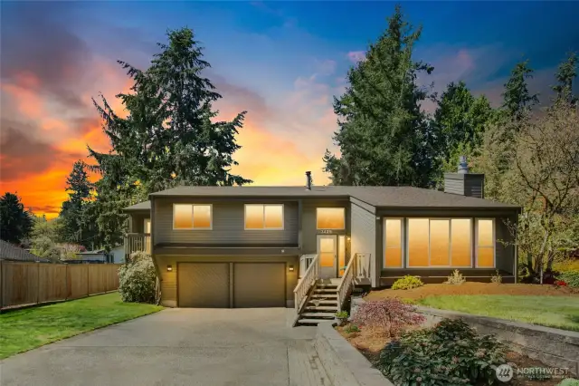 Welcome to this bright, spacious, and ideally situated Vasa Park home.