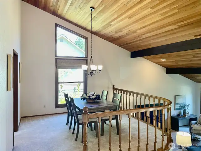 A beautifully set-up dining room, perfect for hosting your favorite dinner guests.