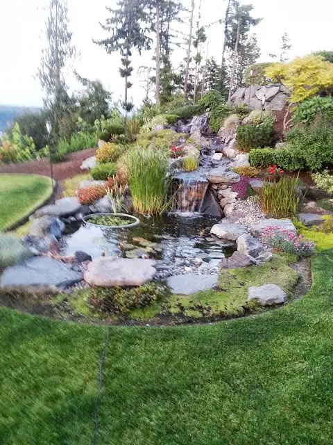 Summertime photo of the gorgeous waterfall.