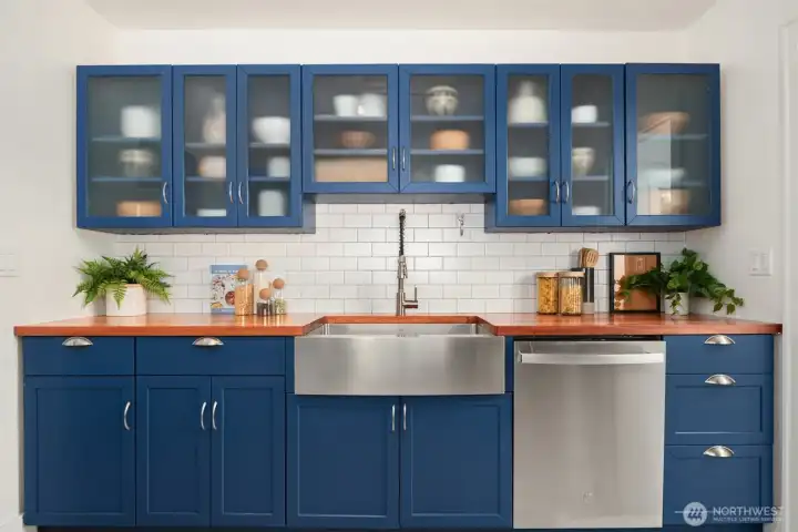 Kitchen cabinets with lots of storage and stainless steel sink and washer