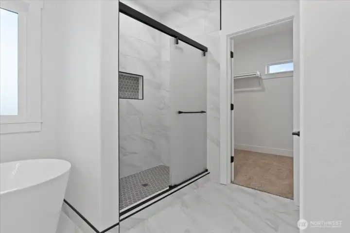 Exquisite tile in the walk in shower