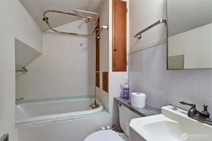 Apartment Full bath