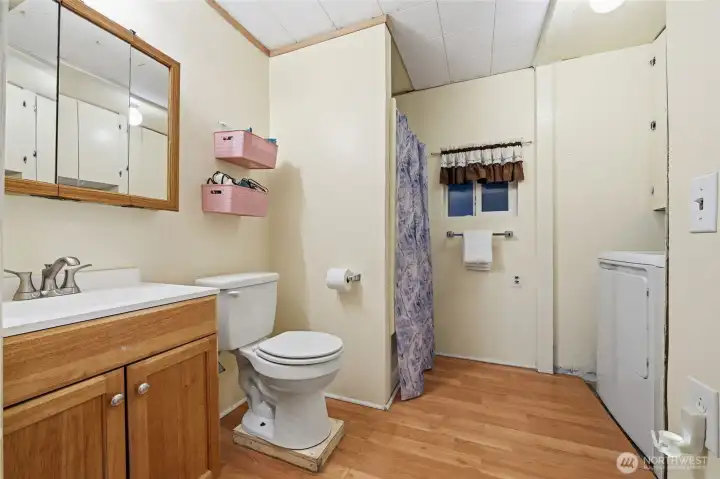 3/4 Bath & laundry room