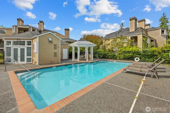 Outdoor pool and clubhouse