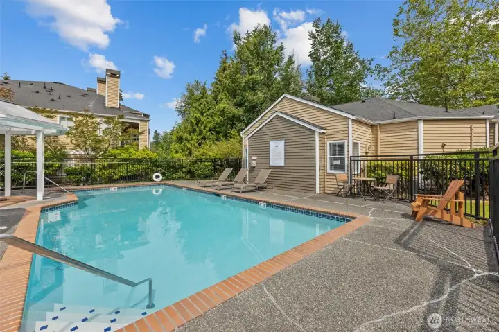 Outdoor pool and clubhouse
