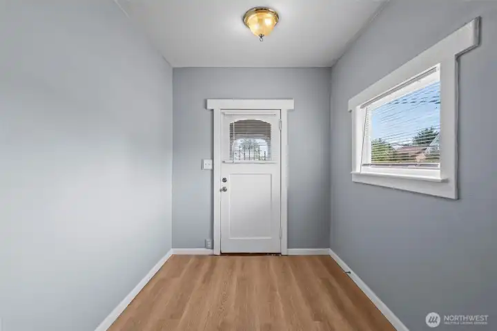 Bottom Unit Entryway